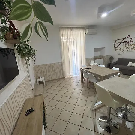 Domus Sanita 24 شقة *